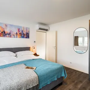 Urban Island I Riverside Apartment